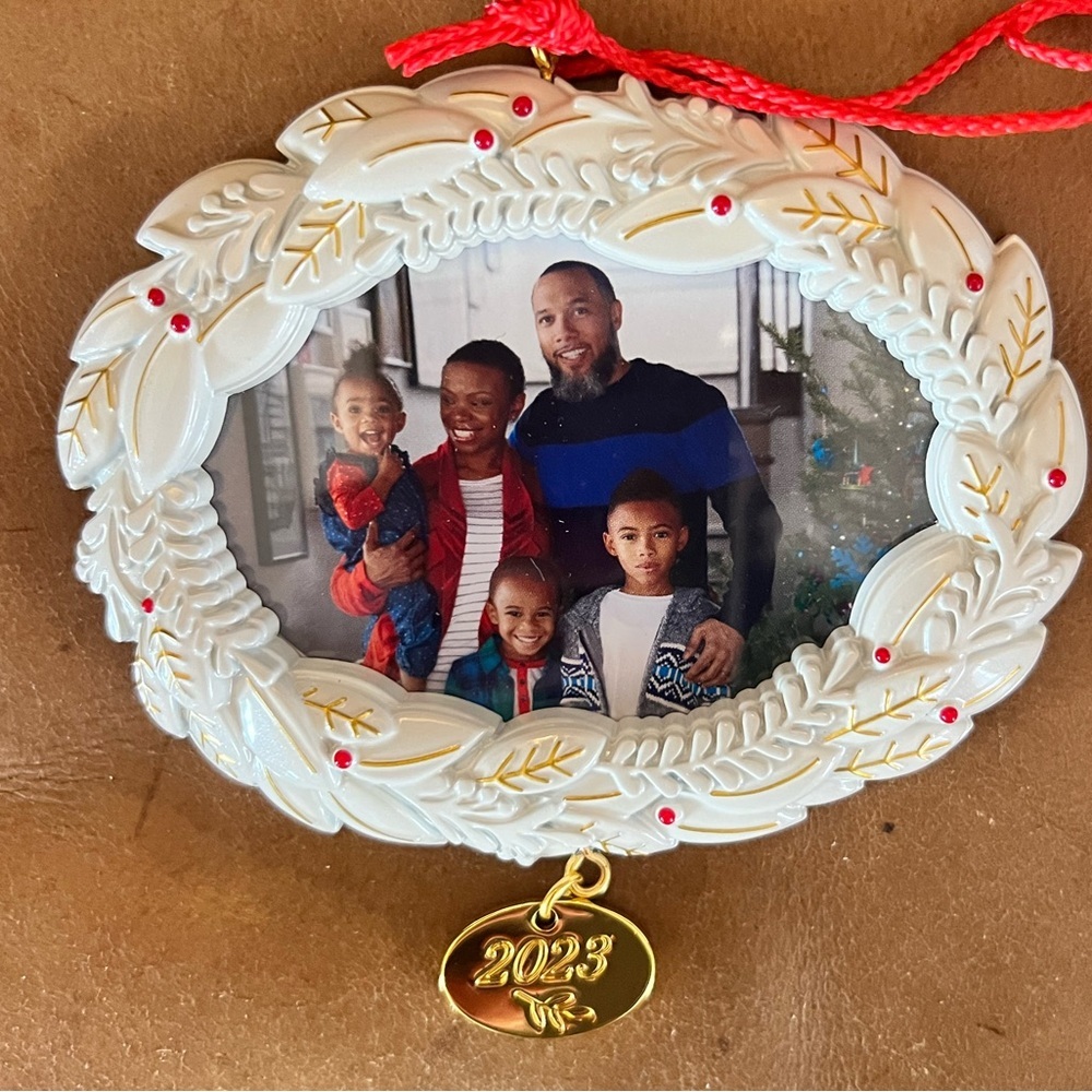 Hallmark Keepsake A Beautiful Year Photo Ornament - White Wreath with 2023 Charm - Picture 3 of 5